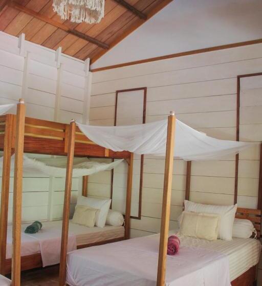 پانسیون Toro Simalatcat Surfcamp