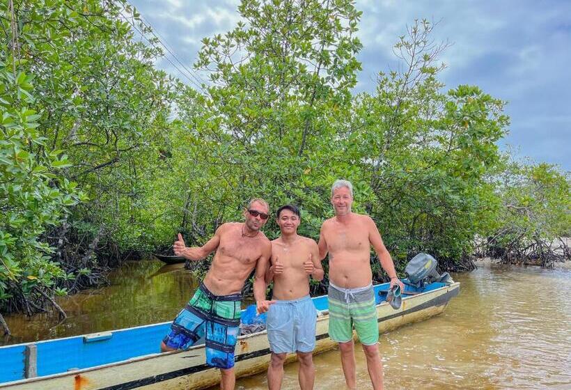 پانسیون Toro Simalatcat Surfcamp