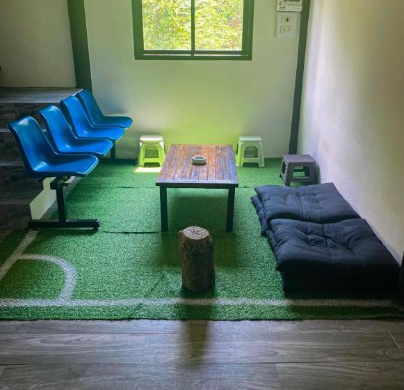The 10 Club Hostel