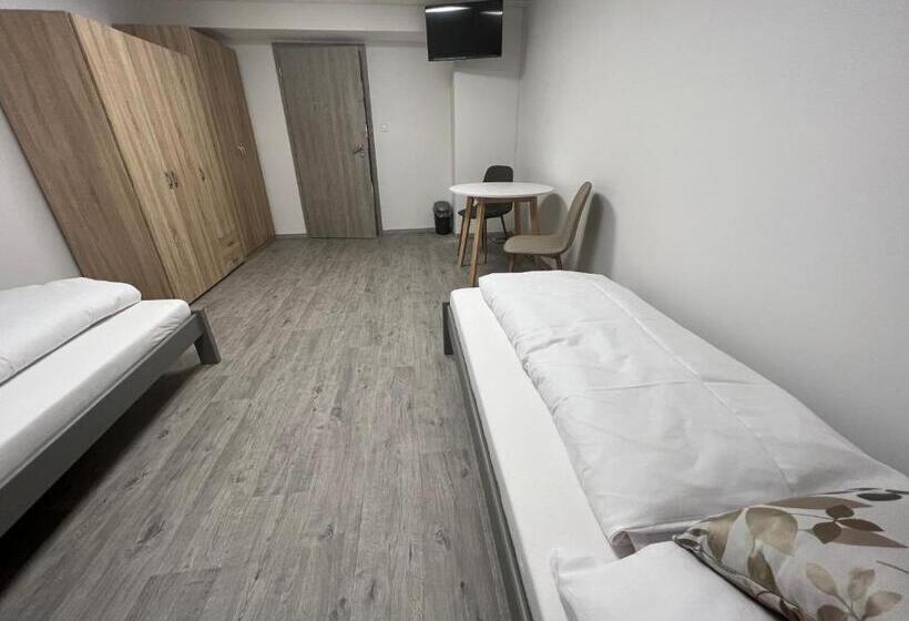 Hostel H18