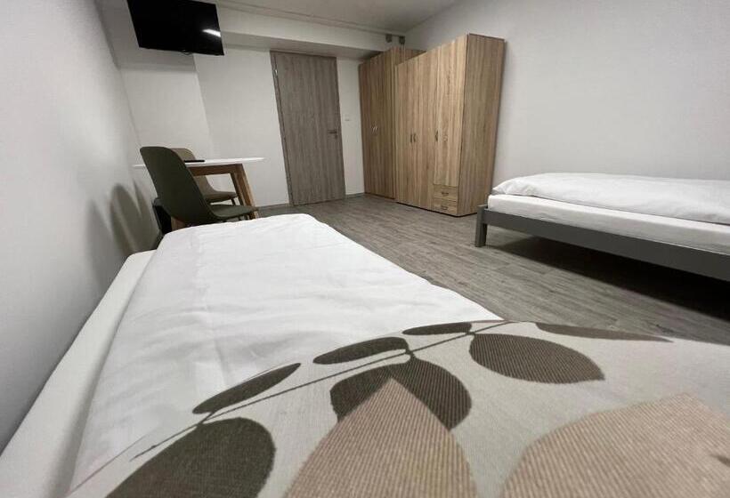 Hostel H18