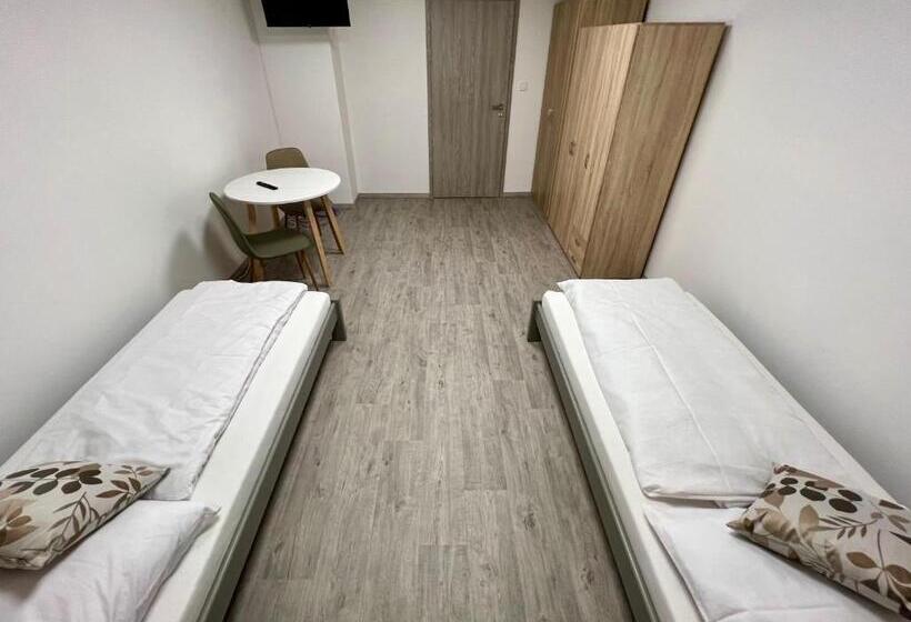 Hostel H18
