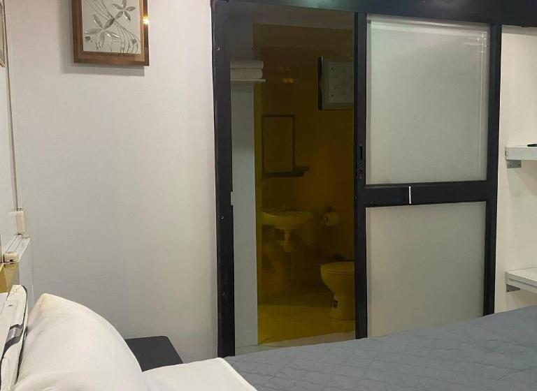 بنسيون Calu L  Petit Hostel