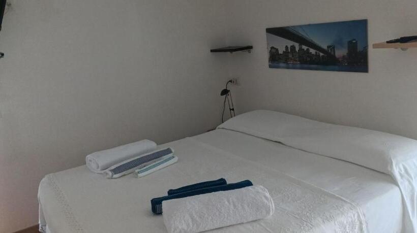 ペンション Sapri Holidays