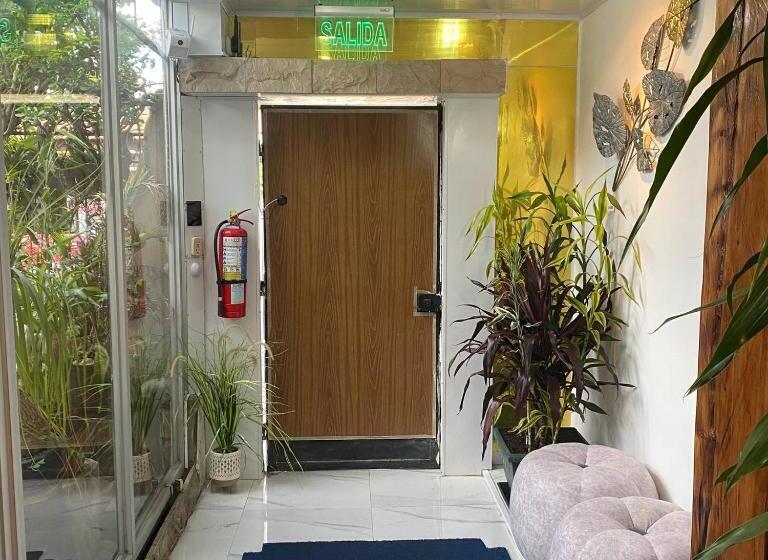 بنسيون Calu L  Petit Hostel