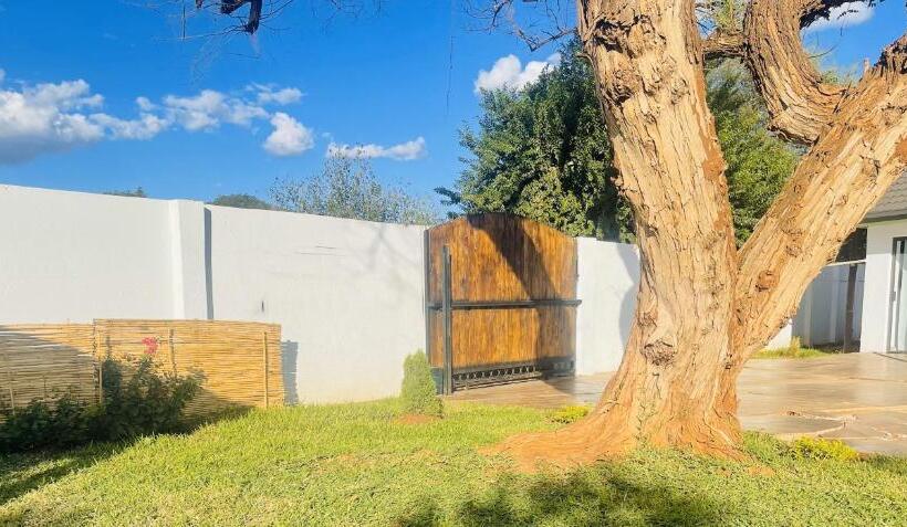 פנסיון Trendybliss Guest House