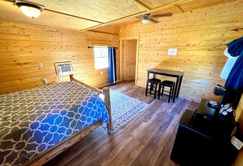 Triple G’s Resort   Cabin 11