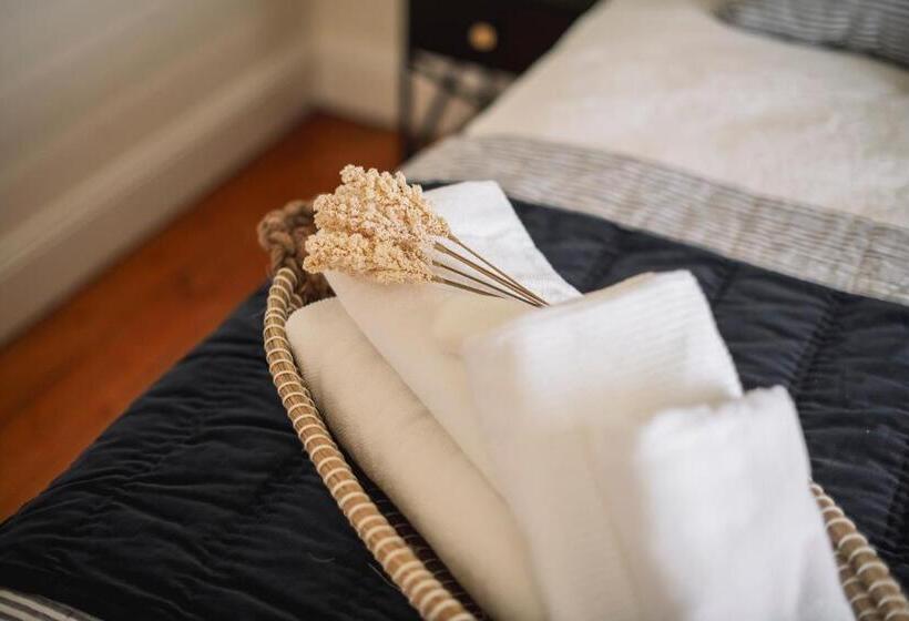 Bed and Breakfast Benambra Boutique Accommodation   C1883  Lonsdale Suite