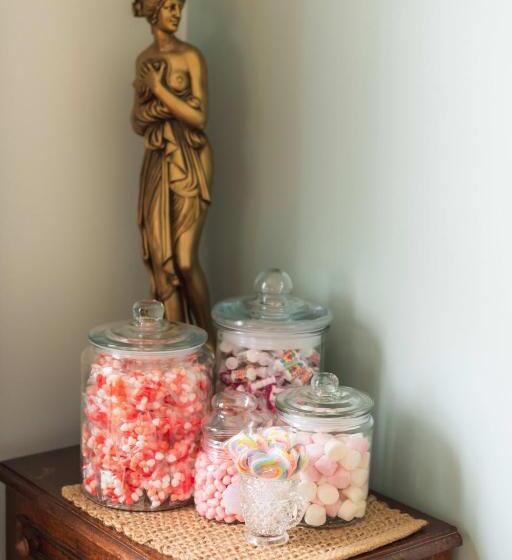 Bed and Breakfast Benambra Boutique Accommodation   C1883  Lonsdale Suite