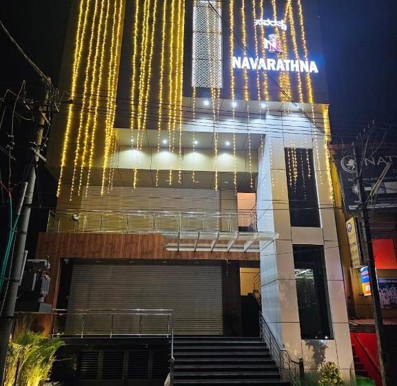 هتل Navarathna Comforts