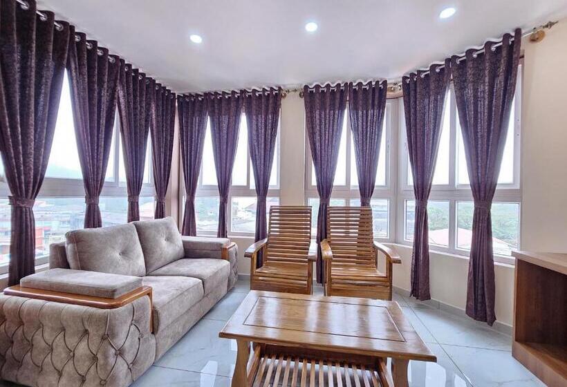 هتل Navarathna Comforts