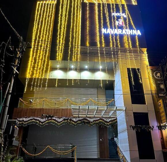 هتل Navarathna Comforts