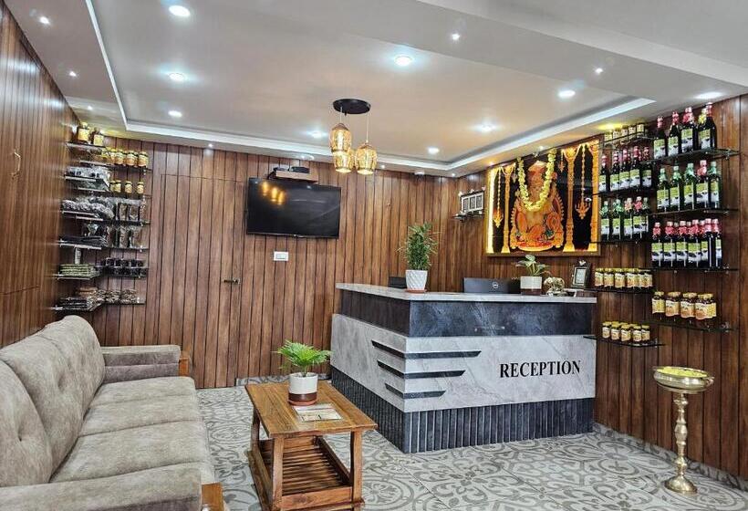 هتل Navarathna Comforts