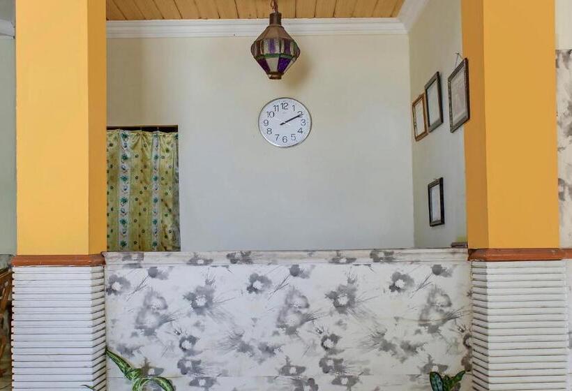 هتل Oyo 93521 Wisma Flamboyan