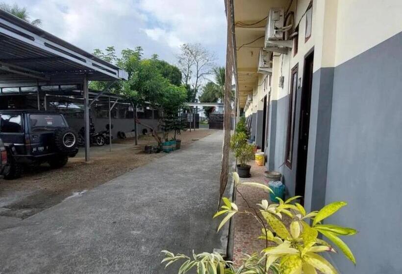 ホテル Oyo 93525 Griya Wafira Trenggalek Syariah