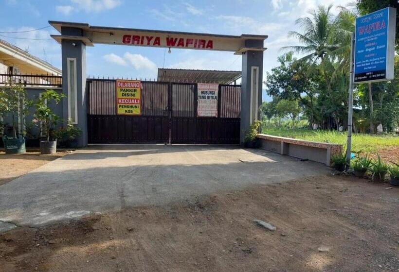 ホテル Oyo 93525 Griya Wafira Trenggalek Syariah