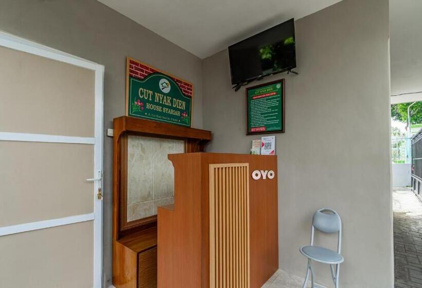 فندق Oyo 93526 Cut Nyadin Syariah