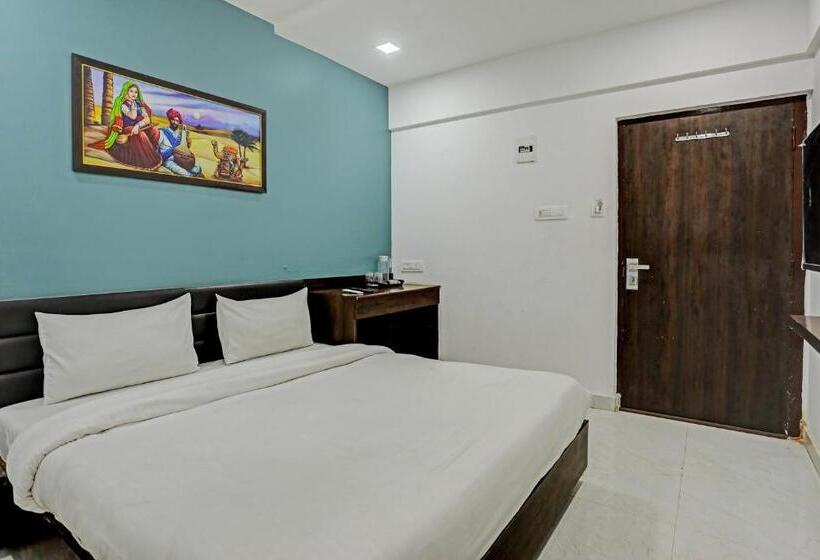 فندق Oyo Pooja Palace