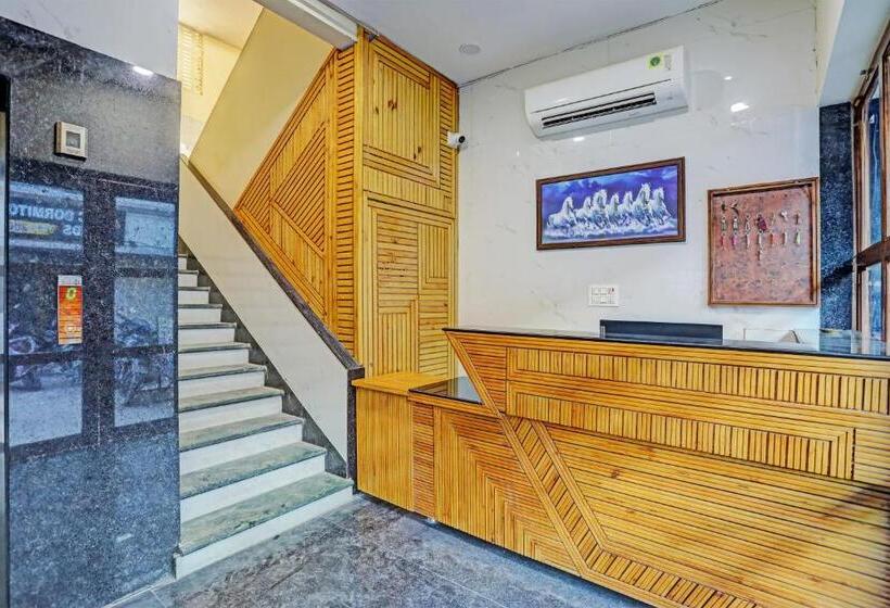 فندق Oyo Pooja Palace