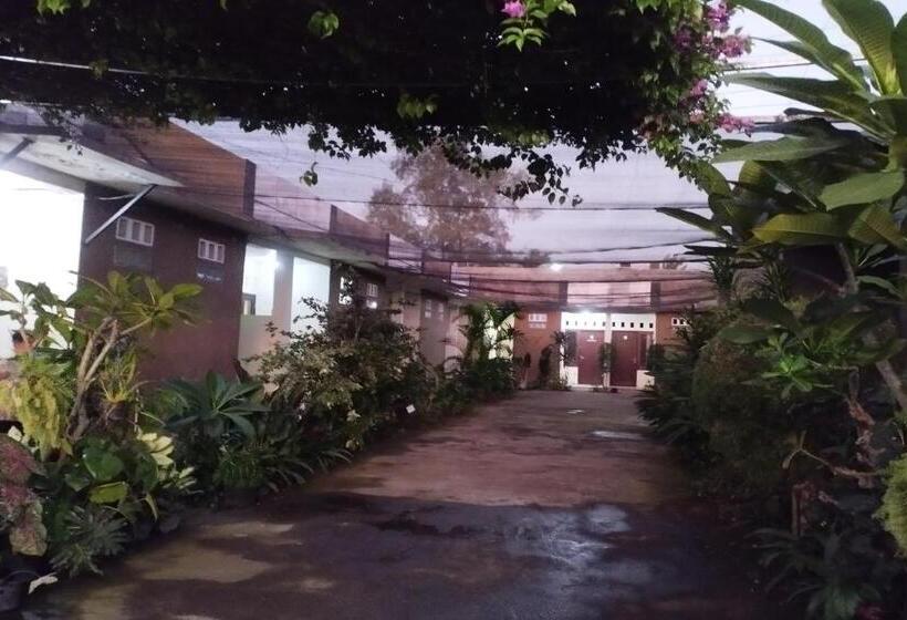 فندق Spot On 93510 Penginapan Melati Tanjung