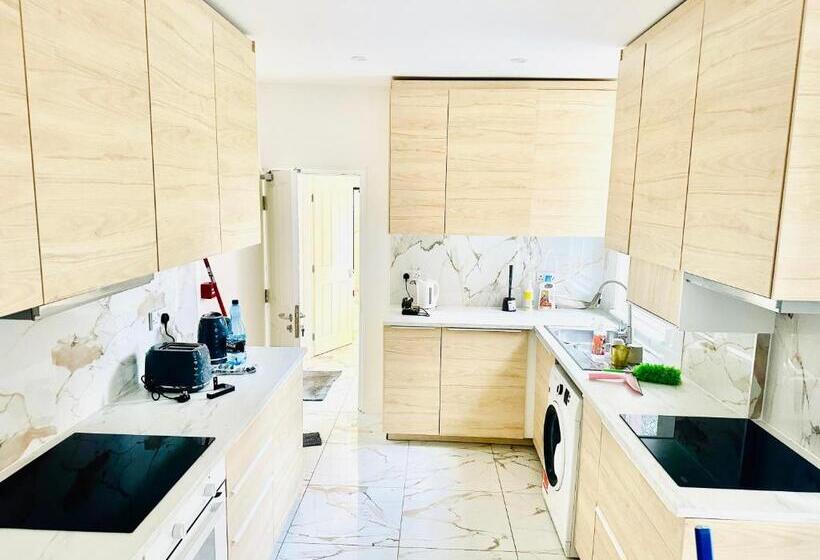 پانسیون Fosse Luxurys