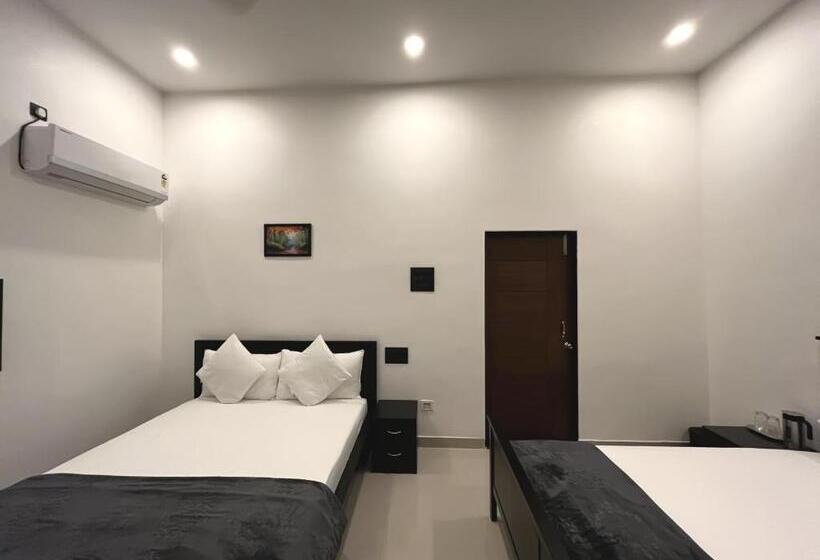 بنسيون Kiana Stays