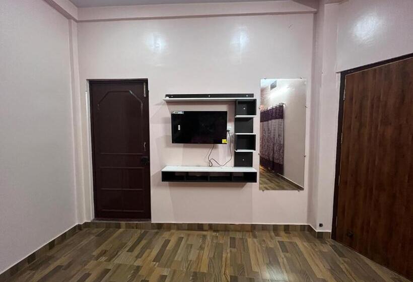 פנסיון Trilok Residency   Dashashwamedh Varanasi