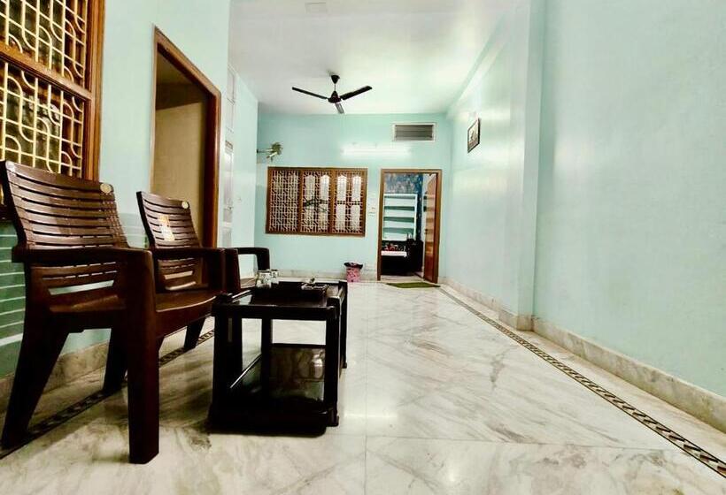 פנסיון Trilok Residency   Dashashwamedh Varanasi
