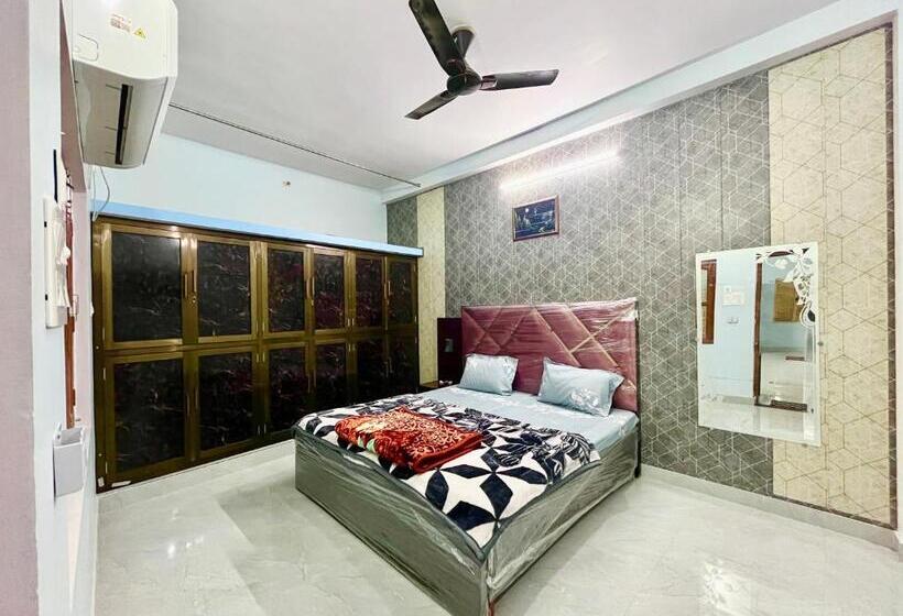 פנסיון Trilok Residency   Dashashwamedh Varanasi