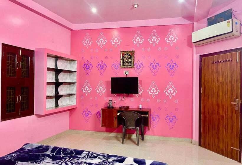 פנסיון Trilok Residency   Dashashwamedh Varanasi