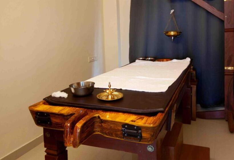 Vembanad Village Backwater Resort