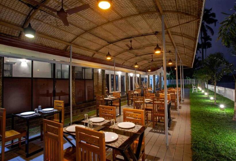 Vembanad Village Backwater Resort