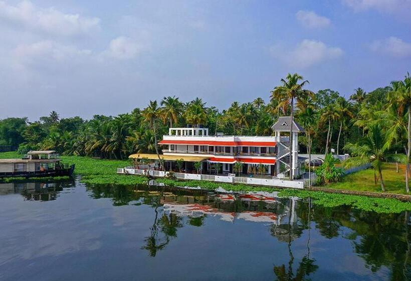 Vembanad Village Backwater Resort