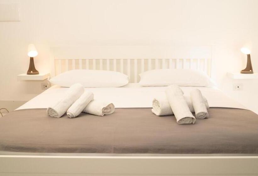 تختخواب و صبحانه Cleli