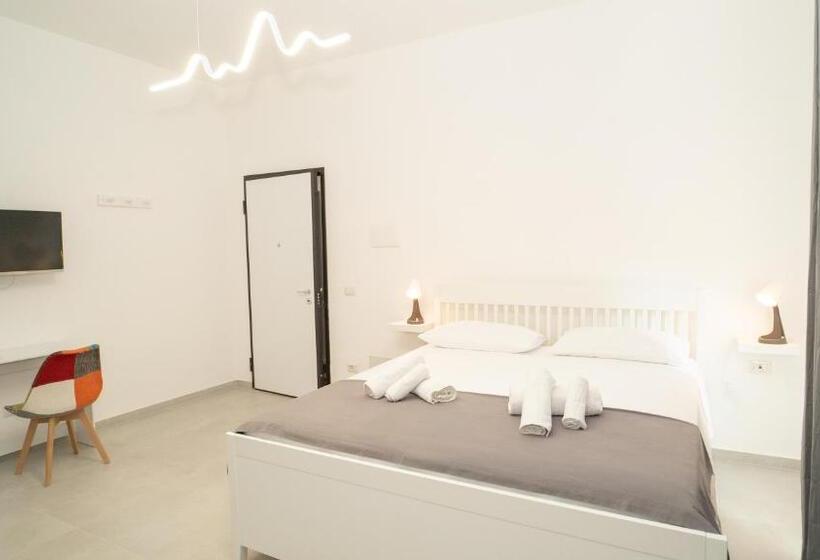 تختخواب و صبحانه Cleli