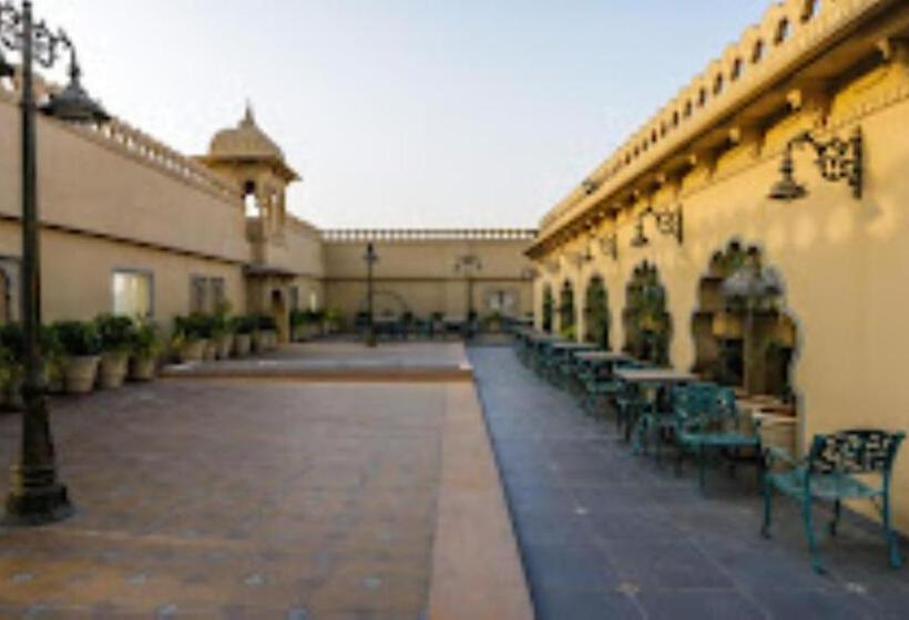 فندق Laxminarayan Club & Resort Vadodara