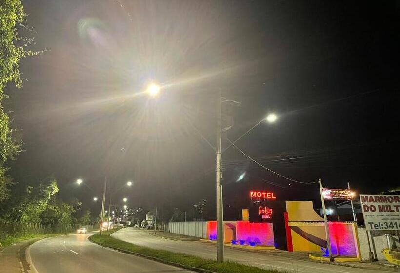 Free Way Motel