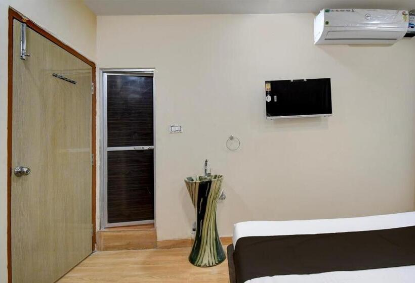 ホテル Krishna Inn