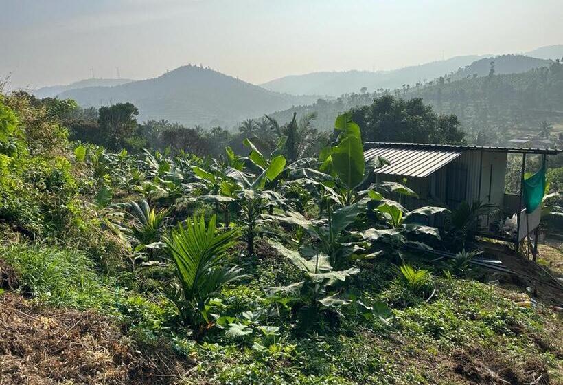 فندق Misty Hills Farm Stay