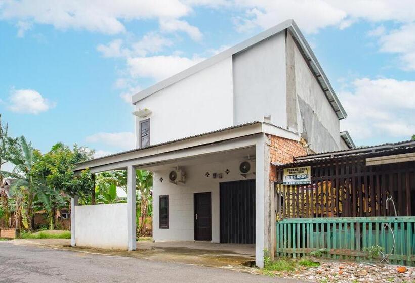 هتل Oyo 93476 Owo Guest House Syariah