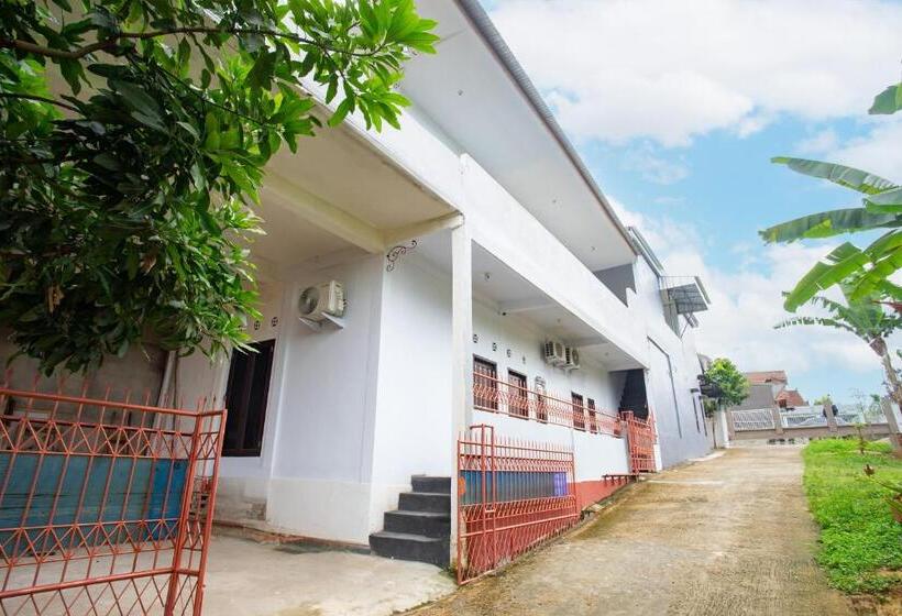 هتل Oyo 93476 Owo Guest House Syariah