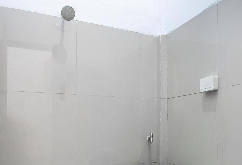 هتل Oyo 93476 Owo Guest House Syariah