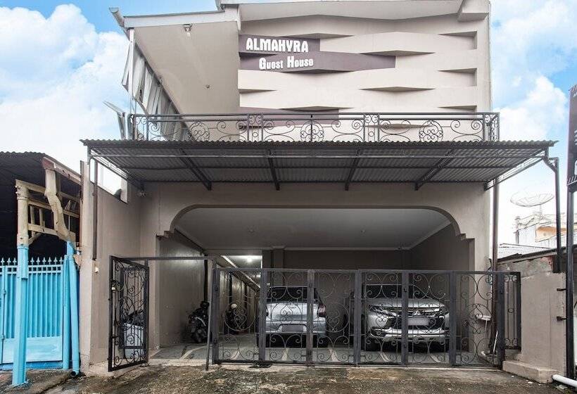هتل Oyo 93477 Almahyra Guest House Syariah