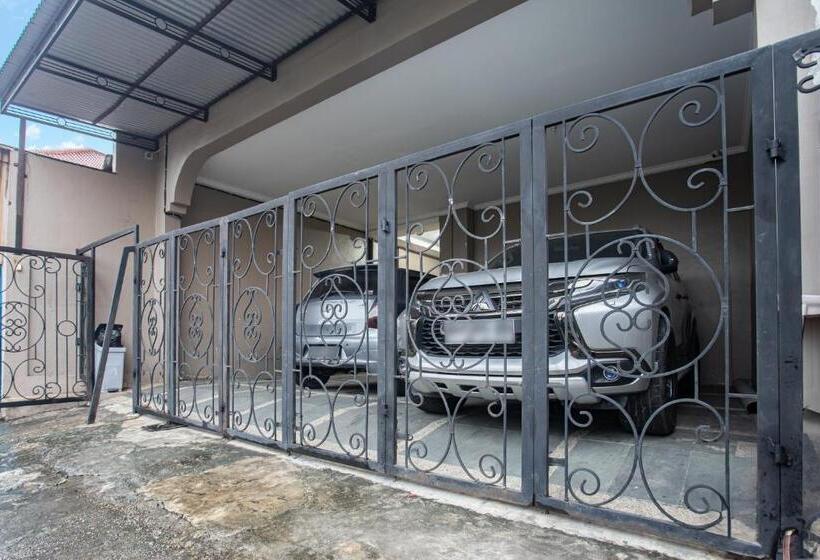 هتل Oyo 93477 Almahyra Guest House Syariah