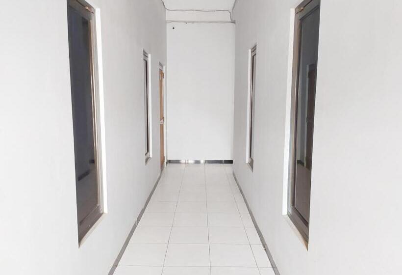 בית מלון כפרי Reddoorz At Deamartaloka Colomadu Solo