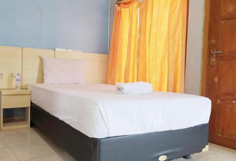 בית מלון כפרי Reddoorz At Deamartaloka Colomadu Solo