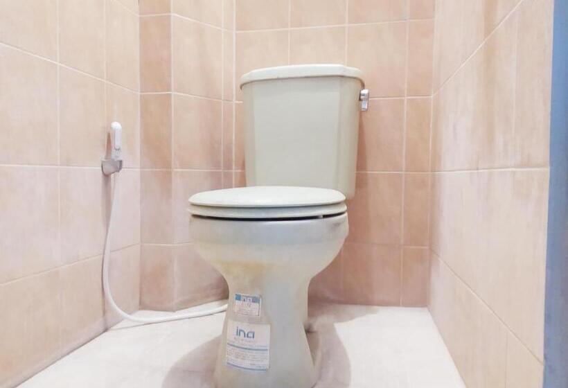 בית מלון כפרי Reddoorz At Deamartaloka Colomadu Solo