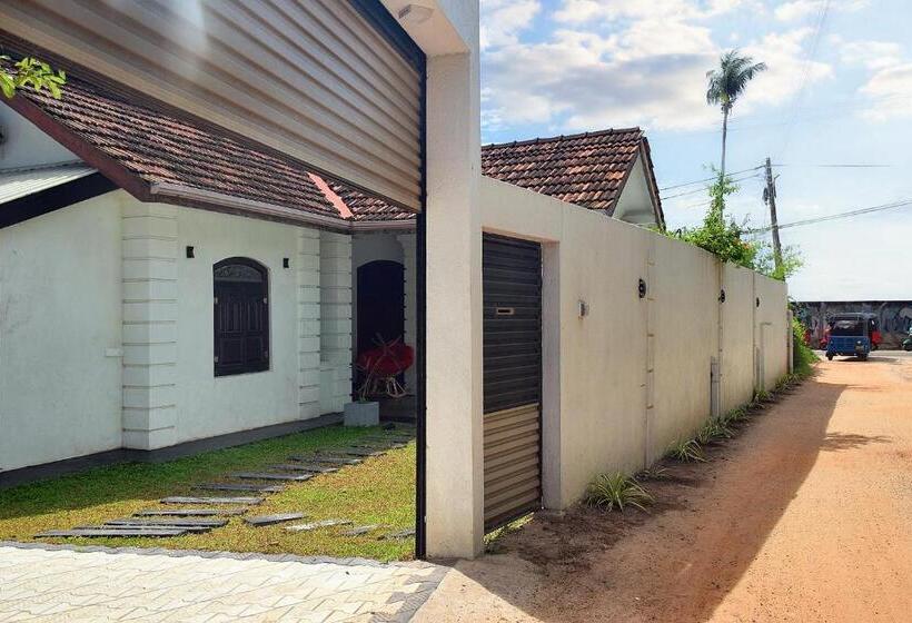 ホテル Villa Risithenmi