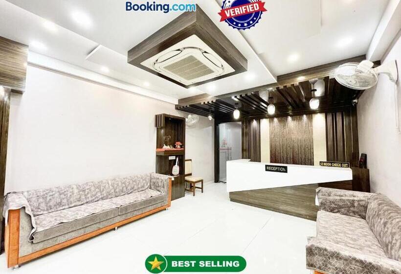 Nandini Palace ! Varanasi ! होटल नंदिनी पैलेस  హోటల్ నందిని ప్యాలెస్ ! Fully Air Conditioned Hotel F