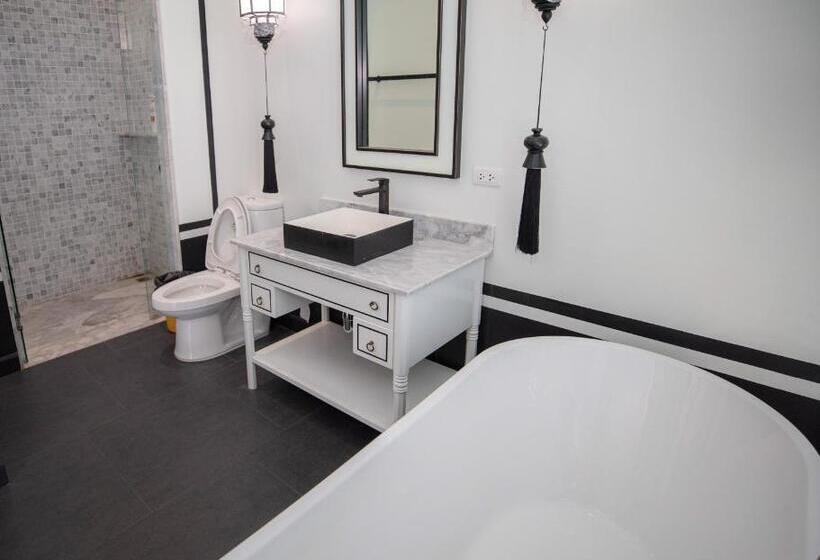 Pension (Hôtel basse catégorie) 查龙3卧室花园泳池别墅